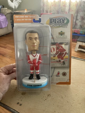 Steve Yzerman Bobblehead - Play Makers by Upper Deck (2002) - New In Box Cover