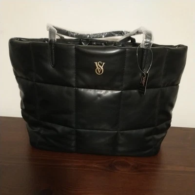 NOVA Bolsa Tote Acolchoada Preta Victoria’s Secret – Edição Limitada – 16"x11"x7" - Imagem 1 de 4