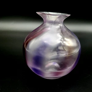Hungarian Swirl Iredesent Purple Satin Vase With Original Sticker 11cm - Picture 1 of 11