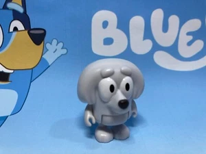 Modellino di ricambio Bluey Friend LILA cane maltese bingo amico bianco NUOVO - Foto 1 di 11