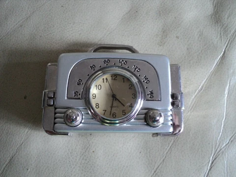 Vintage Heavy Metal Mini Radio Shaped Desk Quartz Clock Paperweight Working Cover