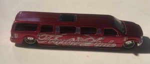 Donald Trump - Trump Style Ford Excursion XLT 1:64 Maisto Limo Red - Picture 1 of 12
