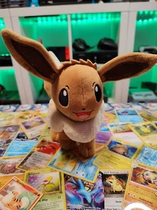 Muñeco de peluche Pokémon Standing Smiling Eevee juguete de peluche oficial 2023 - Imagen 1 de 4
