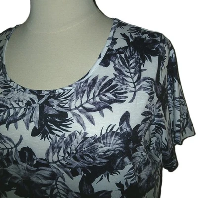Top Woman Within Mujer 18/20 Floral Tropical Manga Corta Negro Blanco Estampado  Foto 1 de 4