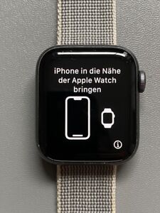 Apple Watch Series 4 [GPS + Cellular, inkl. 3 Armbändern] 40mm Aluminium black