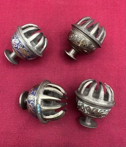 4 VINTAGE MESSING Elefantenkralle Tempel Glocken geätzt Blumen Blätter INDIEN 1986 - Bild 1 von 10