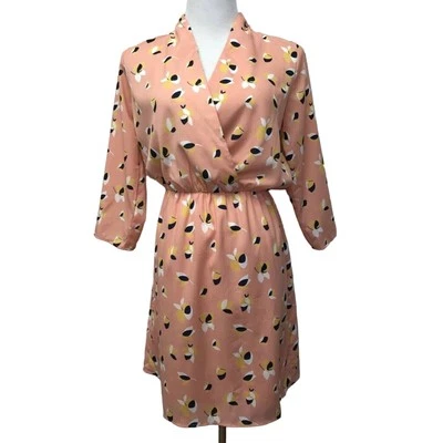 Vestido Collective Concepts para mujer pequeño cruzado azul melocotón amarillo blanco Foto 1 de 4