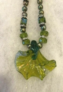 Green Pearl & Crystal Necklace with Art Glass Flower Approx. 16 In. Neck Opening - Bild 1 von 9