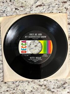 Kitty Wells - Only Me And My Hairdresser Know 45 Record, Decca Records, UC