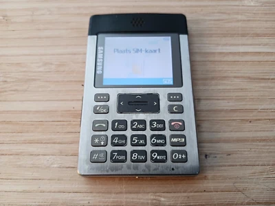 Samsung SGH P300 - Creditcard Phone - 2G - Image 1 of 4