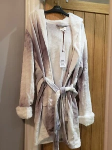 BNWT Women's Next Grey and White Supersoft Star Robe with Faux Fur Trim Size XL - Picture 1 of 5