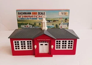 BACHMANN O-S SCALE SCHOOL HOUSE 1914 : 200 - Picture 1 of 8