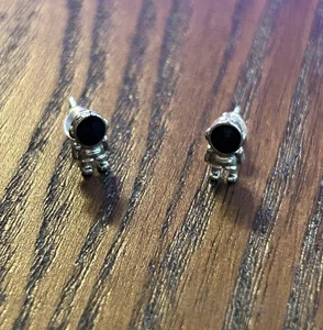 Earrings - Picture 1 of 3