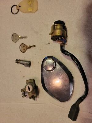 1976 Kawasaki KZ750 B1 Ignition Switch, Lock set, 27005-083 two keys 27016-5009 Foto 1 de 4