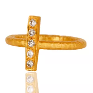 Anillo de compromiso solitario de barra de circonita cúbica pequeña texturizada enchapado en oro amarillo de 18k para ella - Imagen 1 de 3
