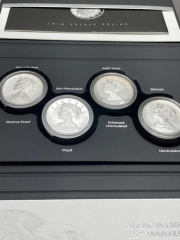 Wow ! 2017 PDSW | Silver American Liberty 225th Anniversary 4 Medal Set 17XD Cover