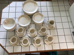 Biltons Coloroll Spring Bouquet Dinner Service- 46 pieces. - Picture 1 of 6