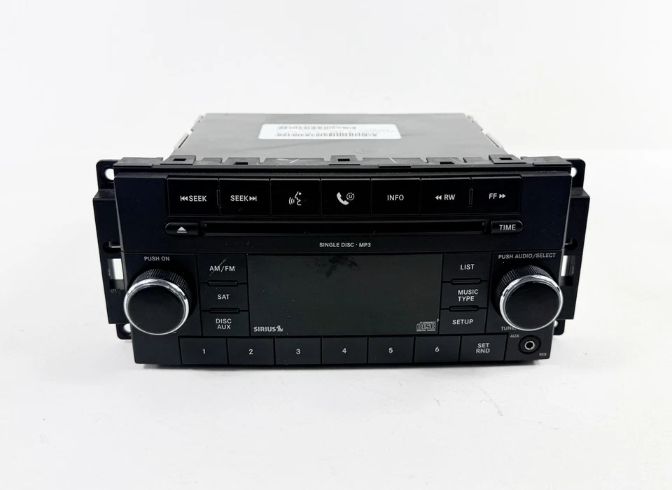 Rádio 2008-2010 Caravan Town & Country AM FM CD Aux Sirius RES FABRICANTE DE EQUIPAMENTO ORIGINAL 68021163AE - Imagem 1 de 4
