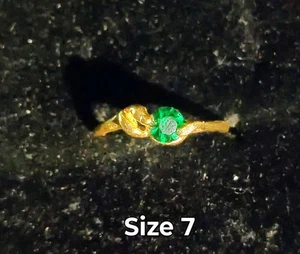 Women's 14 KGP Emerald Stoned Leaf Ring Size 7 - Picture 1 of 2