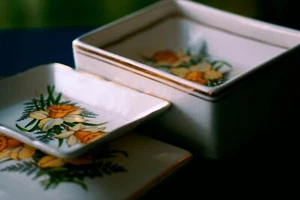 Vintage Sandland Hanley Staffordshire Set 4 Porcelain Mini Plates in Ceramic Box - Picture 1 of 10