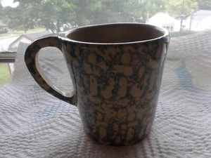 Blue Spongeware Cup. Roseville Oho Usa R.R.P. Co. - Picture 1 of 4