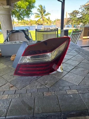 Luz trasera cuarto exterior pasajero derecho para Honda Accord 16-17 sedán Foto 1 de 4