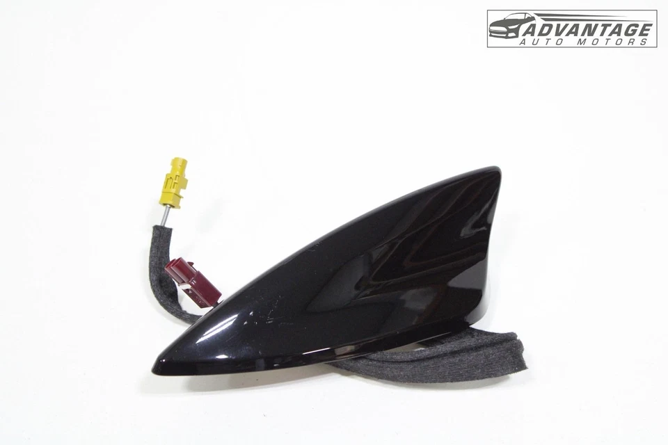 Chevrolet Blazer 2019-2025 antena de radio montada en el techo aleta de tiburón negra OEM Foto 1 de 4