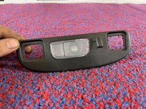 LÁMPARA DE BARRA DE AGARRE INTERIOR CADILLAC XT5 3,6 L 2017-2022 FABRICANTE DE EQUIPOS ORIGINALES - Imagen 1 de 3