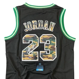 Camiseta firmada por Michael Jordan con certificado de autenticidad Chicago Bulls camuflaje #23 holograma autografiado - Imagen 1 de 7