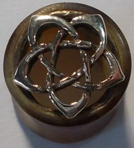 9mm siver round star design cream coloured horn plug - Bild 1 von 2