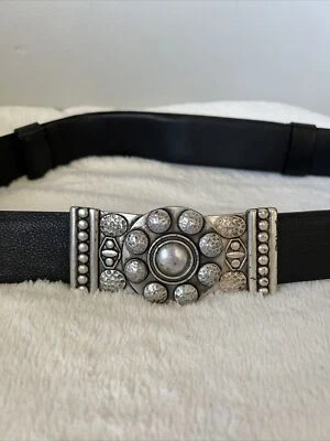 Chicos 可调黑色皮革皮带圆形银色扣 M/L 西部 90 年代 — 第 1/4 张图片