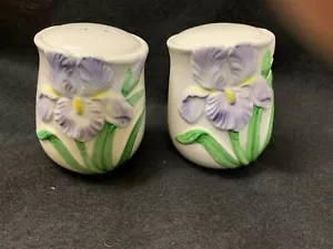 Agitadores de cerámica y pimienta de iris de lavanda vintage de Otagiri, Japón-Mary A. Baker - Imagen 1 de 4