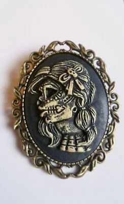 Broche gótico Day of the Dead Zombie Girl Cameo - Imagem 1 de 2