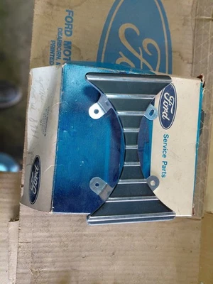 Extensión de rejilla de fuente Mercury 1968 nuevo de lote nuevo C8MY-8224-A Foto 1 de 3