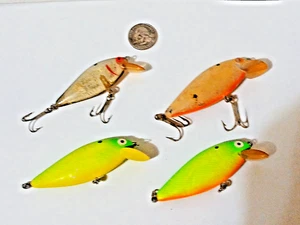 SET BESTEHEND AUS 4 Vintage Bomber Speed Shad meist 3" Crankbait Screwtail Angelködern - Bild 1 von 11