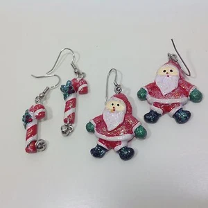 Gioielli della Nonna ~Due Paia Orecchini Vintage Natale Babbo Natale Canna di Caramelle Glitterati - Foto 1 di 3