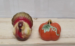 Turkey / Pumpkin Salt and Pepper Shakers In Great Condition - Picture 1 of 9
