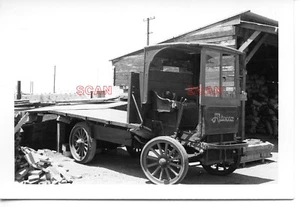25B999F RP 1950s AUTOCAR TRUCK SOLID HARD TIRE LOS ANGELES ? - Picture 1 of 2