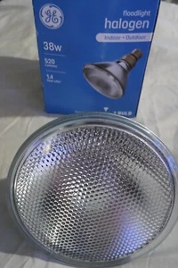 HALOGEN INDOOR/OUTDOOR FLOODLIGHT 38W 520 LUMENS 1.4 YEAR LIFE (NEW IN OPEN BOX) - Picture 1 of 5