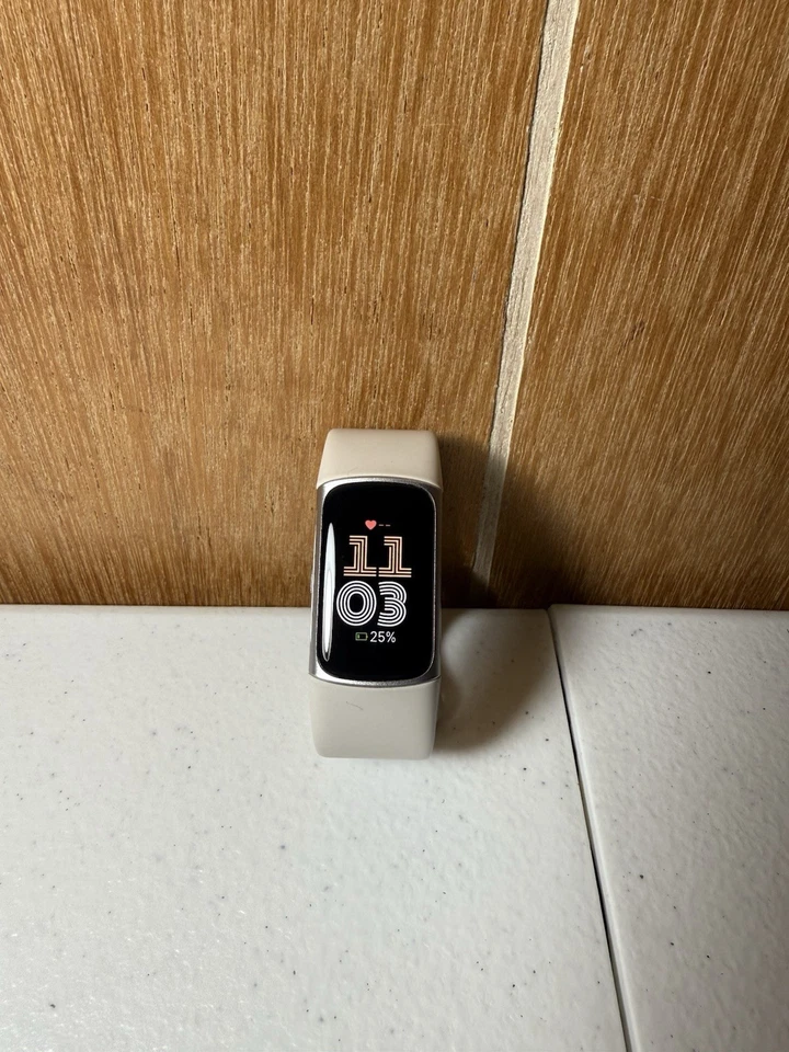 Fitbit Charge 6 G3MP5 pulseira de porcelana prata GPS cardio fitness rastreador de atividade - Imagem 1 de 2