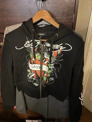 Ed Hardy Negro Corazón Tatuaje Cremallera Completa Sudadera con Capucha Chaqueta Talla Grande Crop Nuevo Foto 1 de 4