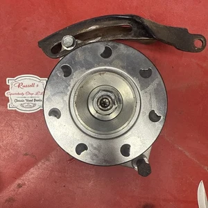 1981-1986 Chevy Squarebody C/K10-30 K5 Blazer Suburban SBC Alternator & Bracket - Picture 1 of 4