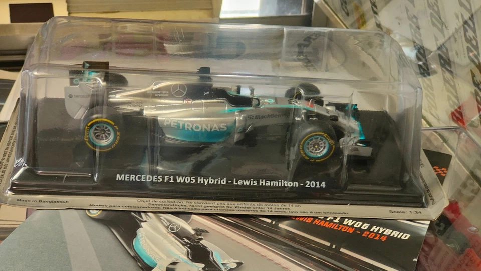 Collezione : Auto da corsa 1:24  MERCEDES WO5 L .Hamilton del 2015   Con Fascic - Immagine 1 di 3