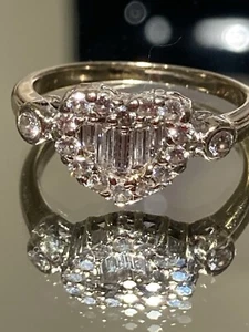 18k Solid White Gold Heart -Shaped Ring 0.5 +Ctw Diamonds Size 6 3.88 grams - Picture 1 of 12
