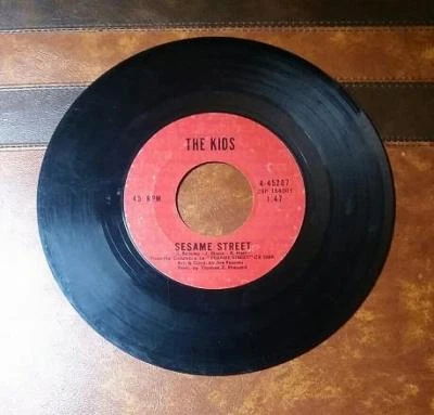 Ernie Jim Henson Rubber Duckie 45rpm Vinyl Record Sesame Street 1970 Foto 1 de 2