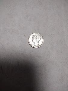 Beautiful 1943 Mercury Dime.Stunning Coin With Nearly Full Bands. 0.9 Silver. - Picture 1 of 2