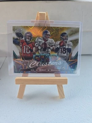 BO NIX JOHN ELWAY PEYTON MANNING 2024 TOPPS CROMO CÚMULOS DE ESTRELLAS CÓSMICAS/50 WG1 Foto 1 de 2