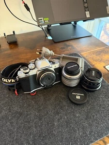 Olympus OM-D E-M10 mark ii - MINT (including 3x lenses) - Picture 1 of 22