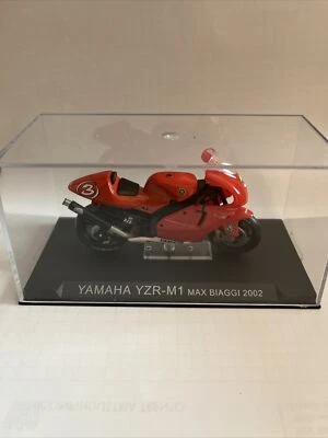 Modellino Moto Yamaha YZR-M1 - Max Biaggi 2002 - 1:24 - Immagine 1 di 4