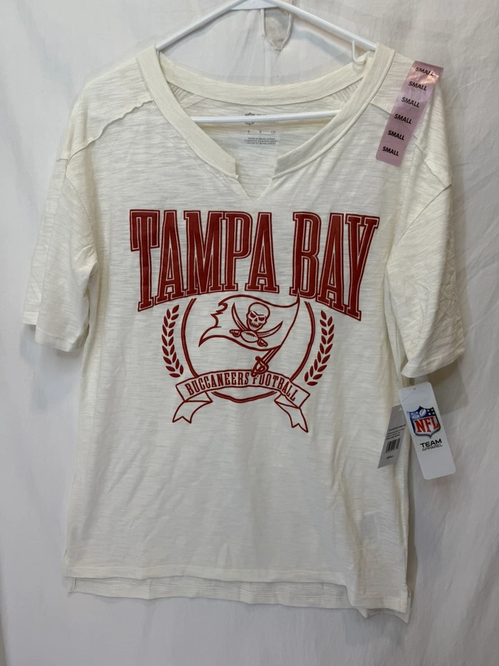 Tampa Bay Bucaneers Shortsleeve TShirt S NFL Team Apparel NWT Ivory Women Vneck - Image 1 of 3